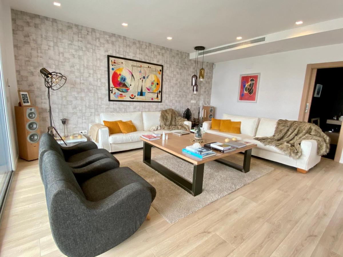 Front In With Amazing Sea Views Semidetached *