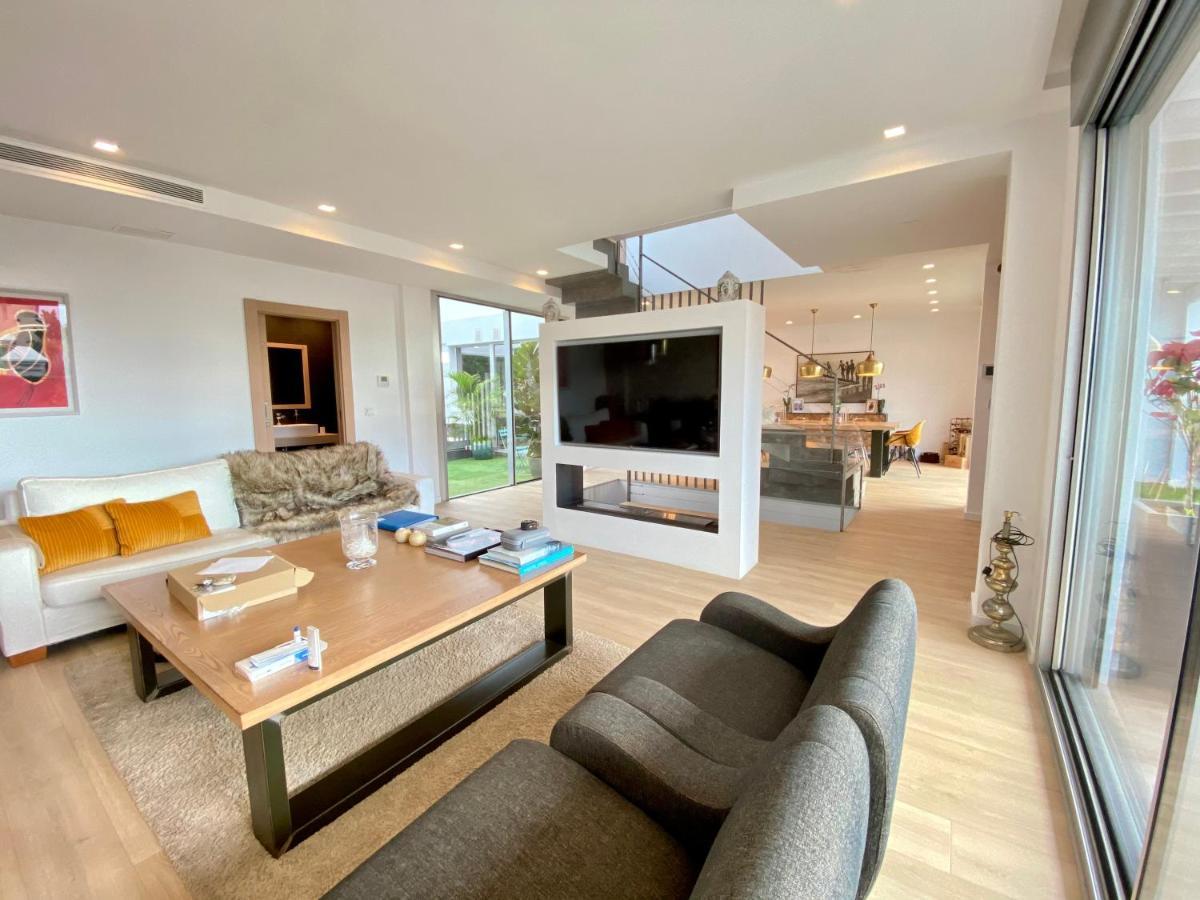 Villa Front In With Amazing Sea Views Semidetached Marbella